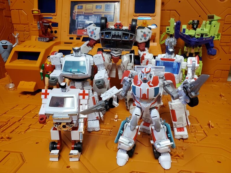 Transformers Galactic Odyssey Paradron Medics Ratchet Compared  (18 of 33)